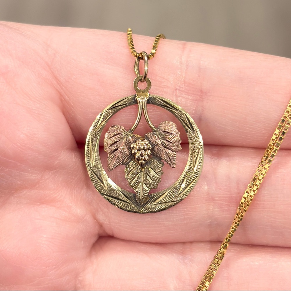 Vintage 10K Black Hills Gold Pendant, Mid Century, Classic Filigree Design - Picture 3 of 15